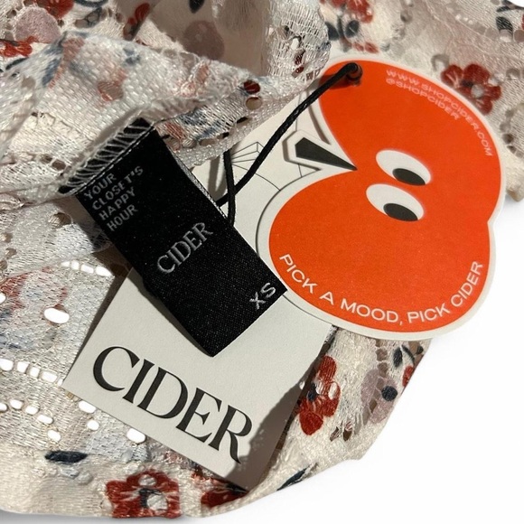 Cider Floral Lace Crop Top - XS - Picture 4 of 4